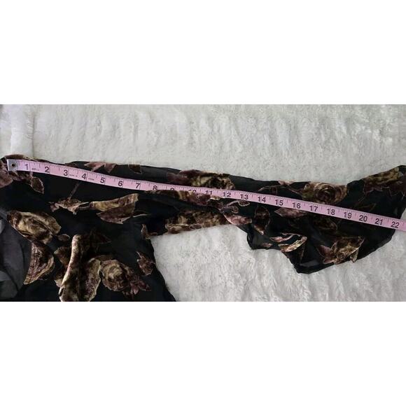 Karen Kane Sheer Velvet Burnout Top Black Rose Flutter Sleeve Whimsigoth Small - Picture 6 of 10